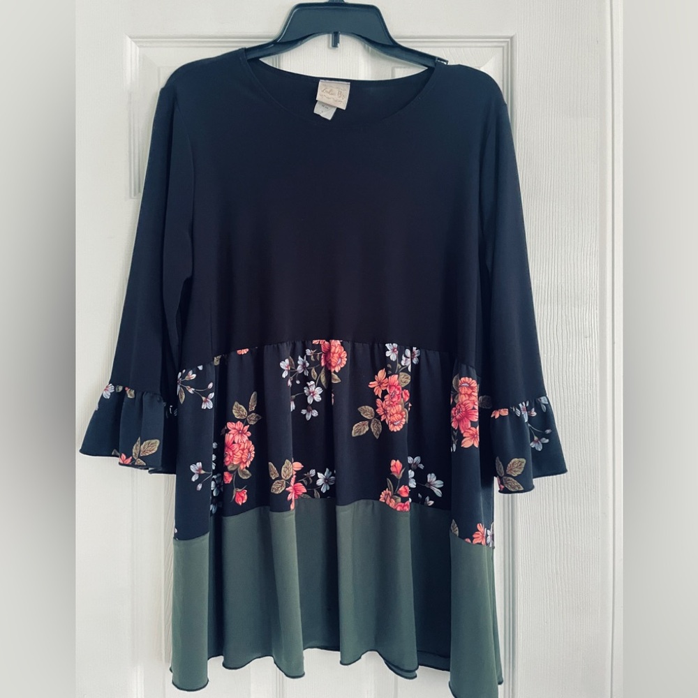 Floral Black and Green Tunic Top